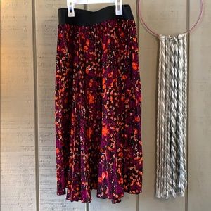 Beautiful pleated skirt vibrant